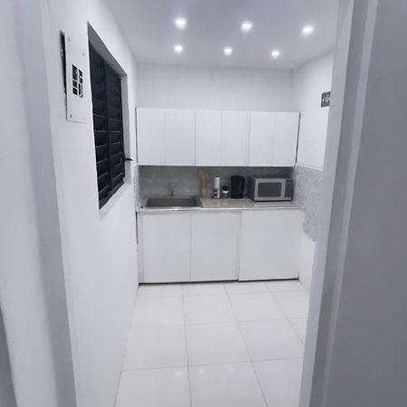 Queens Palace -Montego Bay Airport Suite מראה חיצוני תמונה